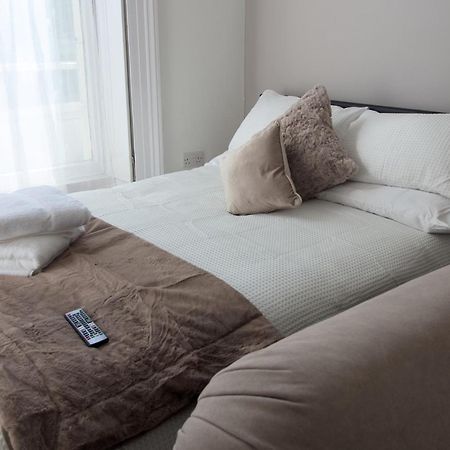 1 Bedroom Apartment - The Opal チェルトナム エクステリア 写真