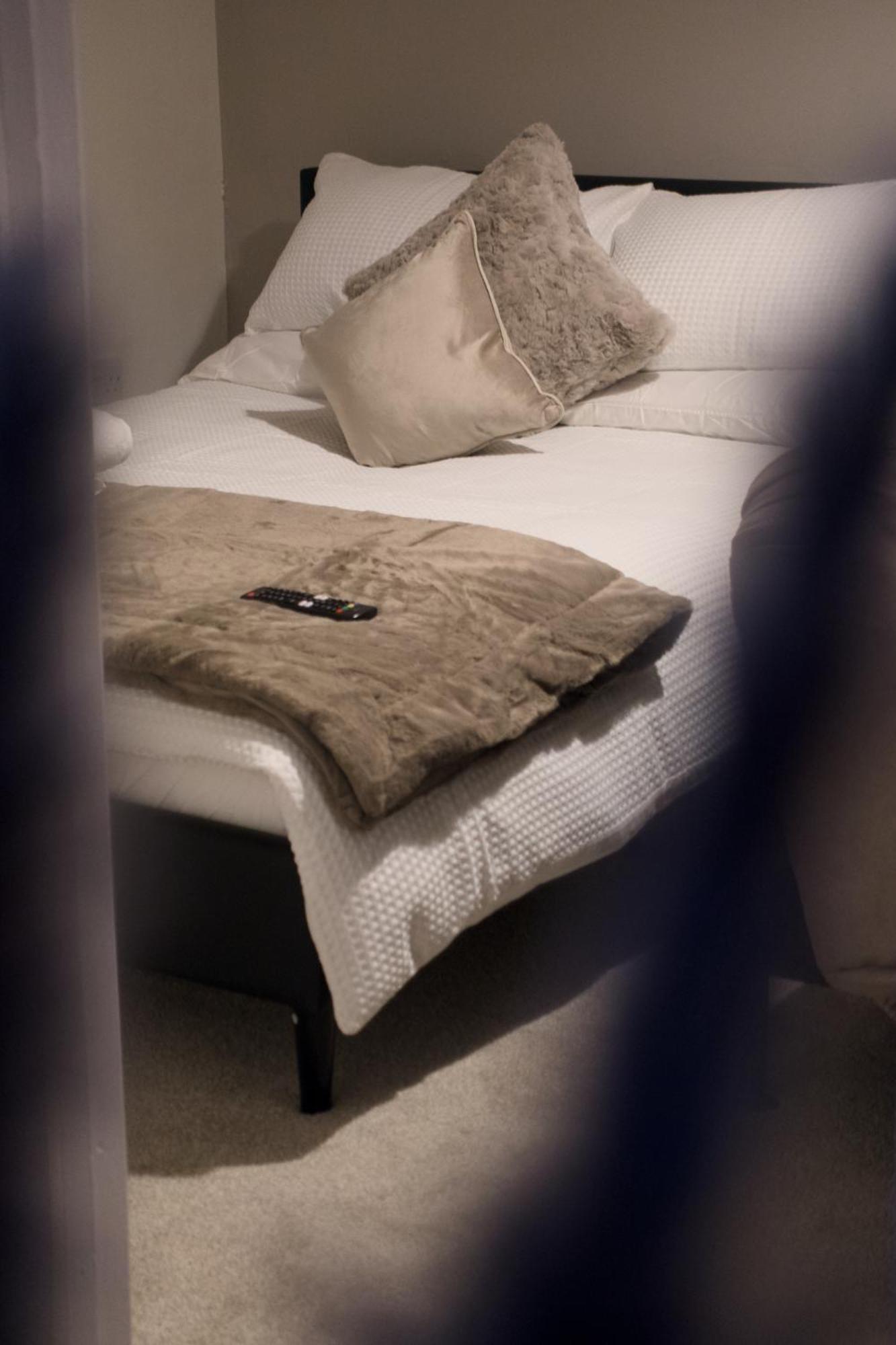 1 Bedroom Apartment - The Opal チェルトナム エクステリア 写真