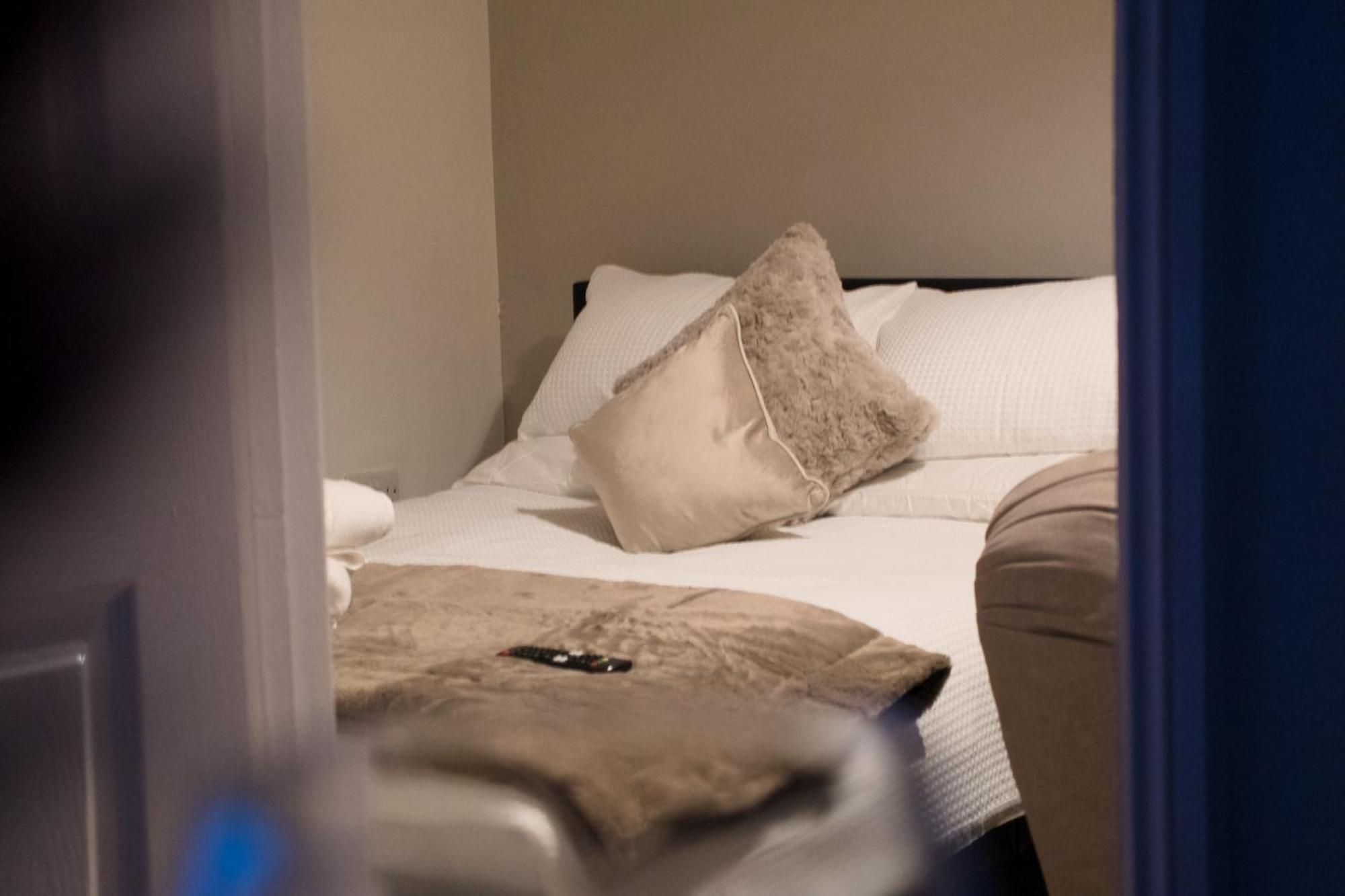 1 Bedroom Apartment - The Opal チェルトナム エクステリア 写真