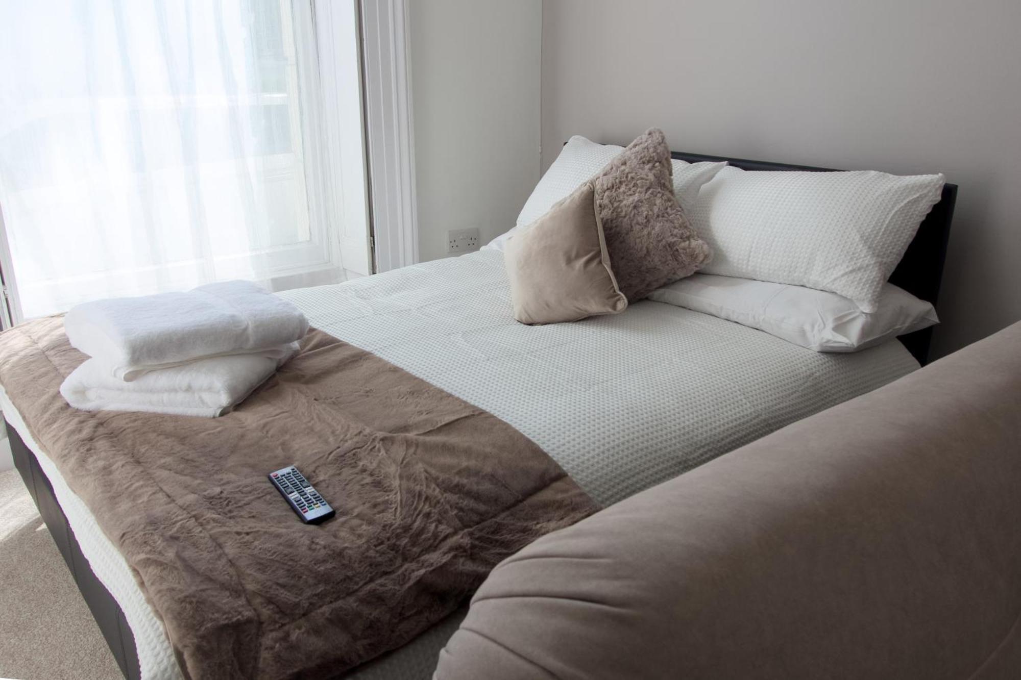 1 Bedroom Apartment - The Opal チェルトナム エクステリア 写真