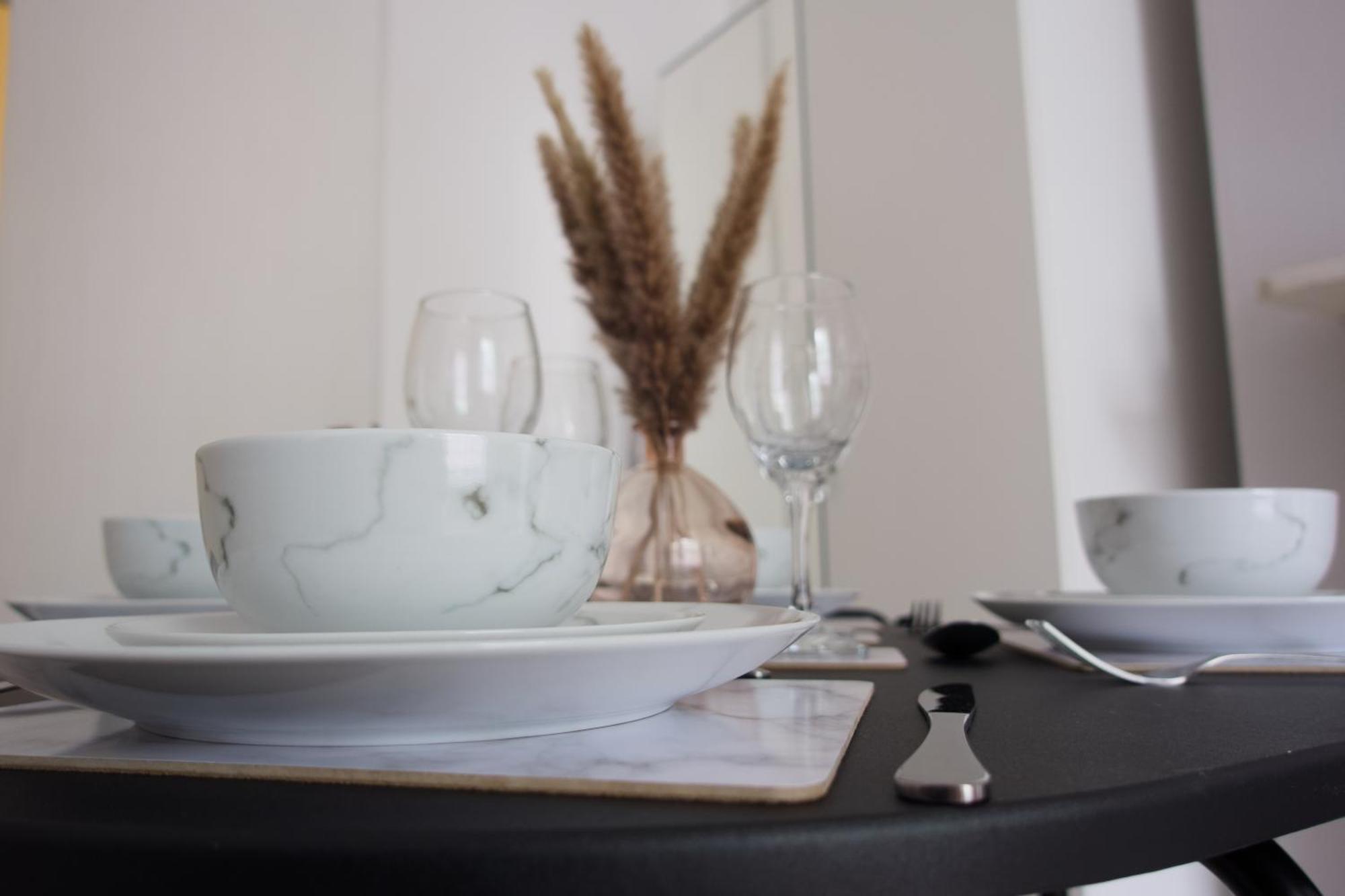 1 Bedroom Apartment - The Opal チェルトナム エクステリア 写真