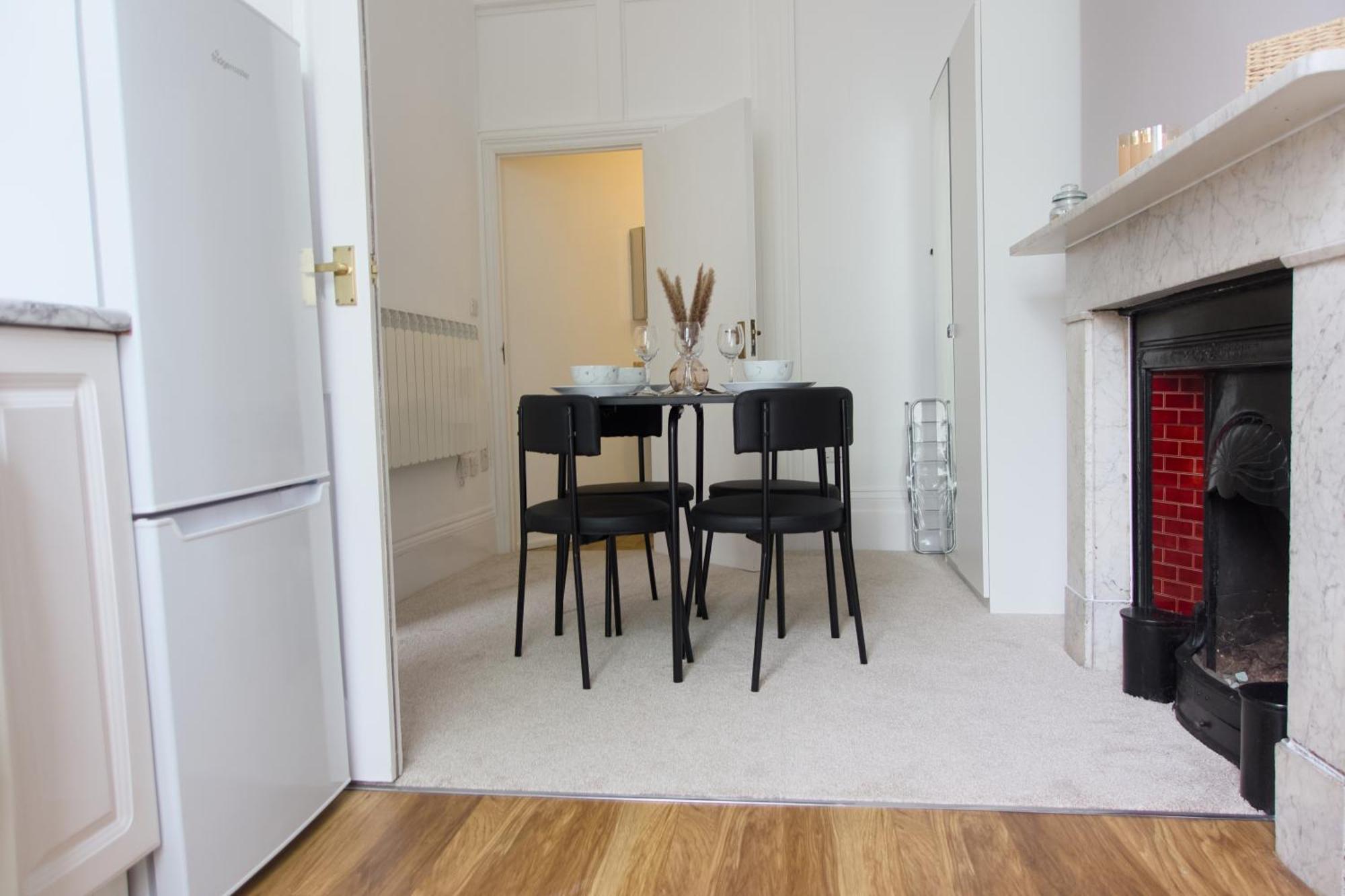 1 Bedroom Apartment - The Opal チェルトナム エクステリア 写真